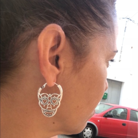 Silver Skull Earrings - Picture 5 of 5
